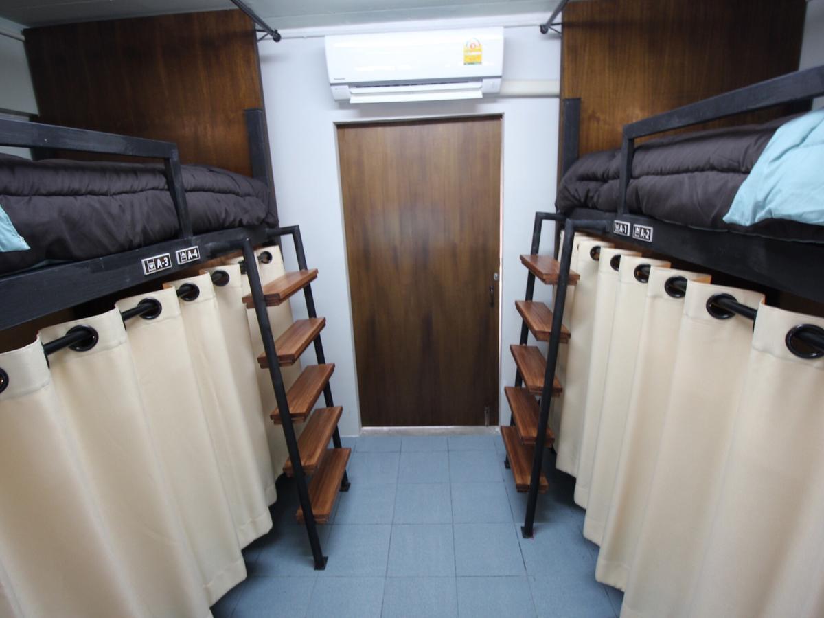 Bedtiny Hostel (Adults Only) Чиангмай Екстериор снимка